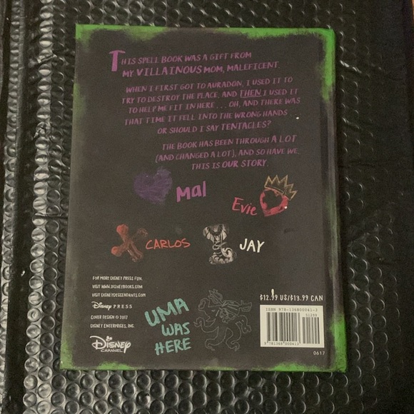Mal's Spell Book II by Disney Book Group First Hardcover Edition June 2017 Magic - Picture 5 of 5